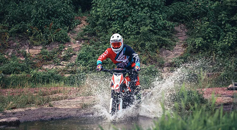 RFN Rally Pro Elektro-Motorrad – Actionfoto 4
