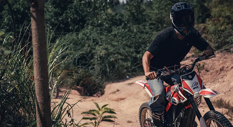RFN Rally Pro Elektro-Motorrad – Actionfoto 3